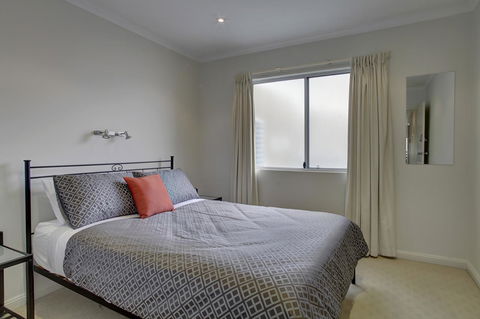 Tasman Beachside Apartment - Sydney 4u 8