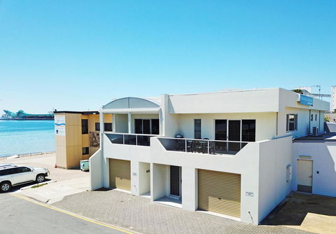Tasman Beachside Apartment - Sydney 4u 2