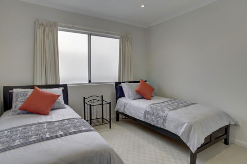 Tasman Beachside Apartment - Sydney 4u 9
