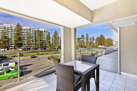 Glenelg Seaside Apartment - Accommodation Sydney 5