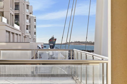 Glenelg Seaside Apartment - Accommodation Sydney 0