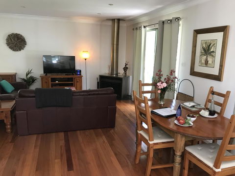 Ghost Hill Road Retreat - Sydney 4u 6