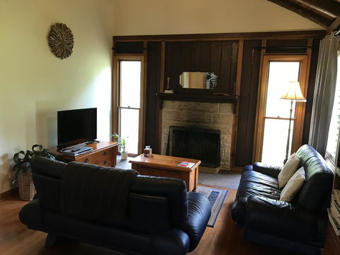 Ghost Hill Road Retreat - Sydney 4u 3