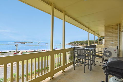 The Dolphins Beachfront Apartments - Sydney 4u 10