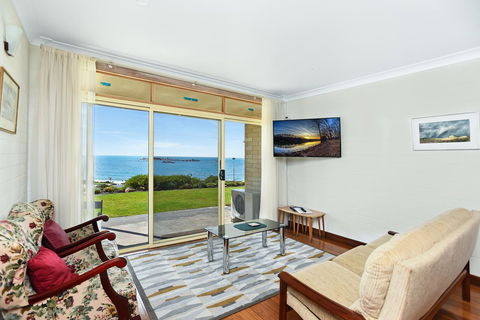 The Dolphins Beachfront Apartments - Sydney 4u 7