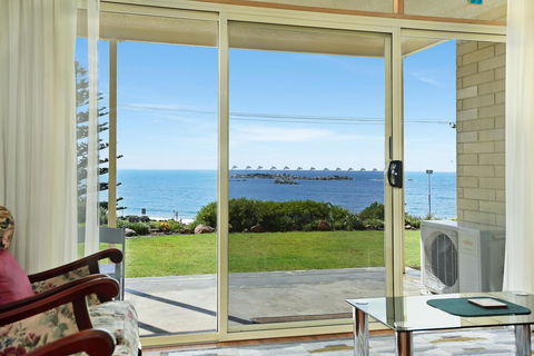 The Dolphins Beachfront Apartments - Sydney 4u 6