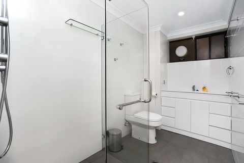 The Dolphins Beachfront Apartments - Sydney 4u 2