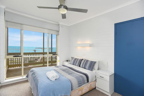 The Dolphins Beachfront Apartments - Sydney 4u 14