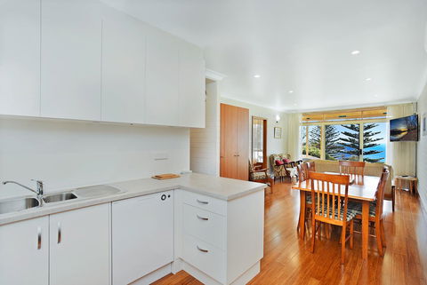 The Dolphins Beachfront Apartments - Sydney 4u 4