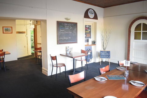 Commercial Hotel Morgan - Sydney 4u 5
