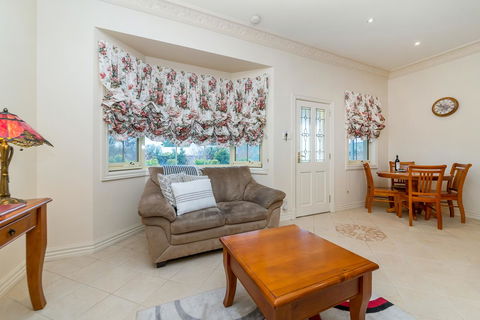 Barossa Vineyard Cottages - Sydney 4u 17