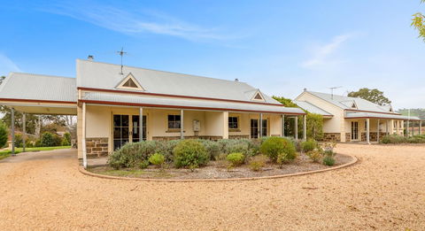 Barossa Vineyard Cottages - Sydney 4u 24
