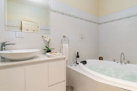 Barossa Vineyard Cottages - Sydney 4u 13