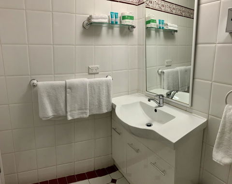 Ensenada Motor Inn And Suites - Accommodation Sydney 6