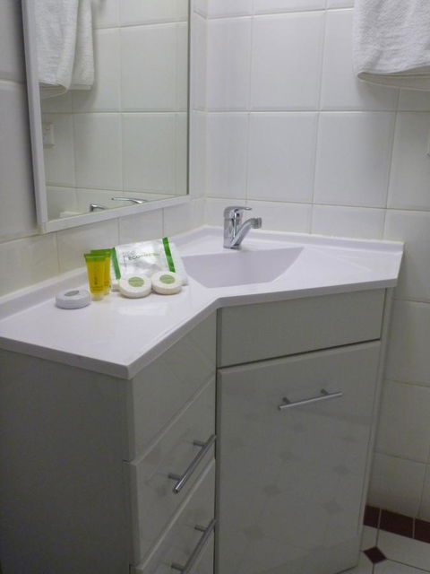 Ensenada Motor Inn And Suites - Accommodation Sydney 15