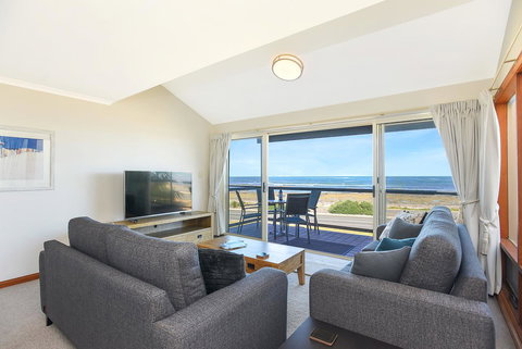 Franklin Beachfront Apartments - Accommodation Sydney 3