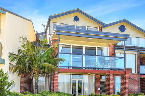 Franklin Beachfront Apartments - Accommodation Sydney 2