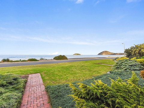 Franklin Beachfront Apartments - Accommodation Sydney 0