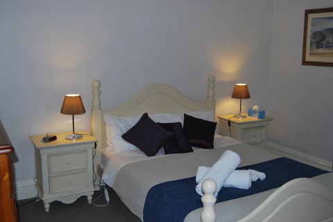 Jacaranda Cottage - Sydney 4u 4