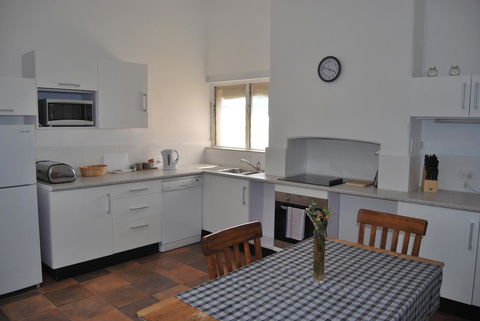 Jacaranda Cottage - Sydney 4u 8