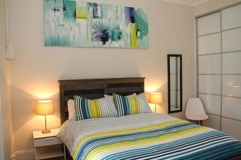 Smugglers Inn Studio Apartments - Sydney 4u 12