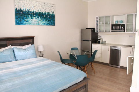 Smugglers Inn Studio Apartments - Sydney 4u 4