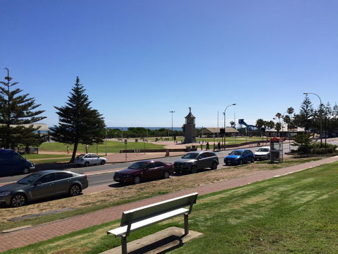 Adelaide - Semaphore Beach Front - Sydney 4u 24