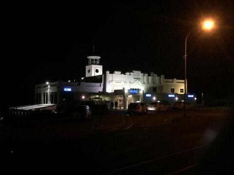 Adelaide - Semaphore Beach Front - Sydney 4u 22