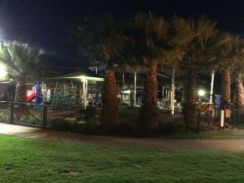 Adelaide - Semaphore Beach Front - Sydney 4u 28
