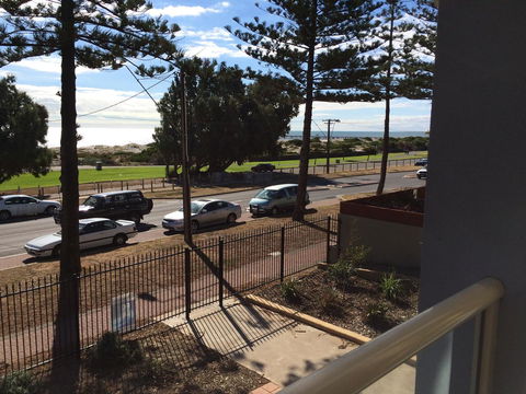 Adelaide - Semaphore Beach Front - Sydney 4u 27