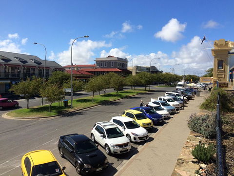 Adelaide - Semaphore Beach Front - Sydney 4u 26