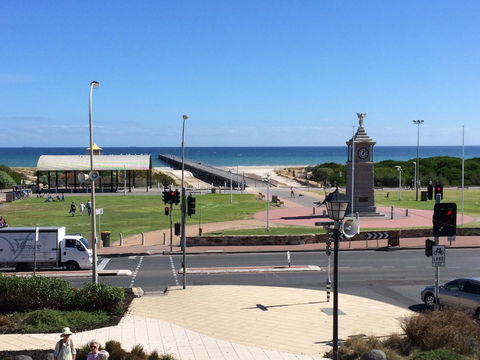 Adelaide - Semaphore Beach Front - Sydney 4u 25