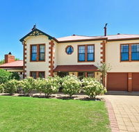 Wine and Roses Bed and Breakfast - Sydney 4u