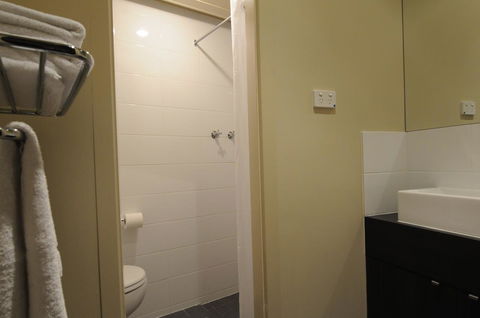 Mansfield Park Hotel - Sydney 4u 8