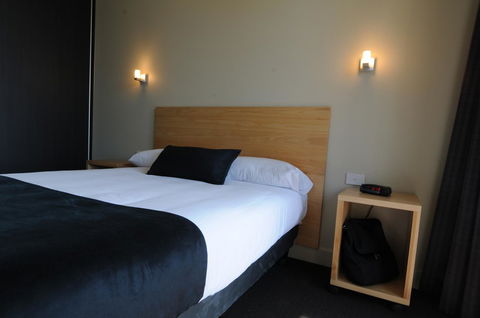Mansfield Park Hotel - Sydney 4u 18