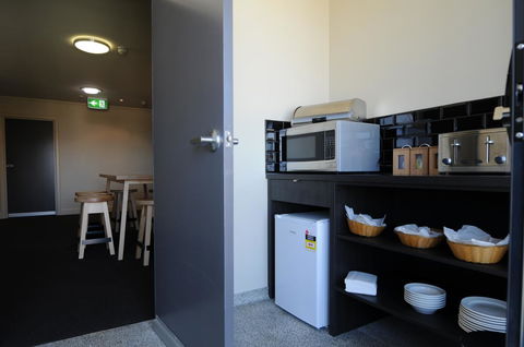 Mansfield Park Hotel - Sydney 4u 9