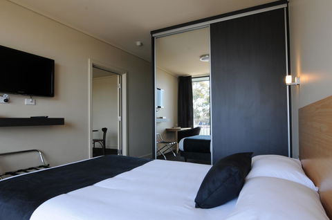 Mansfield Park Hotel - Sydney 4u 15