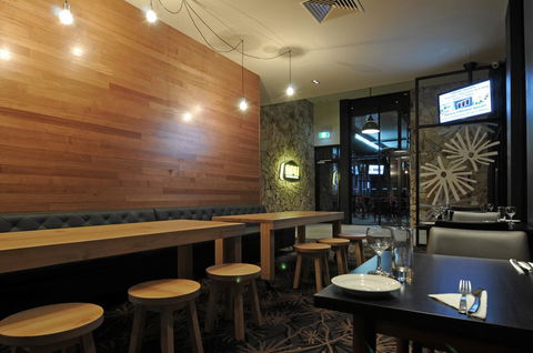 Mansfield Park Hotel - Sydney 4u 5