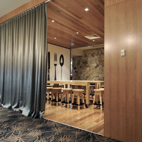 Mansfield Park Hotel - Sydney 4u 4
