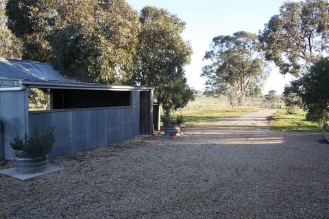 Rabbiters Hut - Sydney 4u 8