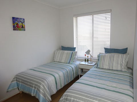 Selene Holiday Apartment @West Beach - Sydney 4u 24