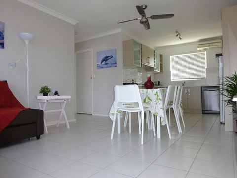 Selene Holiday Apartment @West Beach - Sydney 4u 1