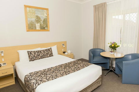 Bathurst Motor Inn - Sydney 4u 3