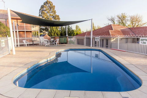 Bathurst Motor Inn - Sydney 4u 5
