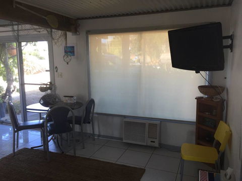SHAKIN' SHACK - Sydney 4u 12