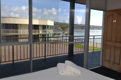 Hilton Beachfront Motel - Sydney 4u 0