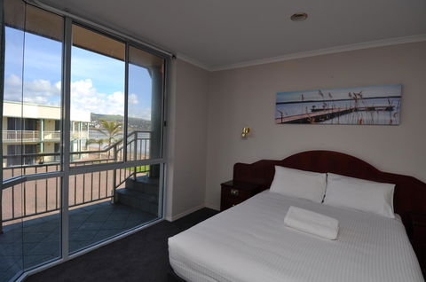 Hilton Beachfront Motel - Sydney 4u 34