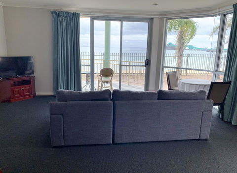 Hilton Beachfront Motel - Sydney 4u 7