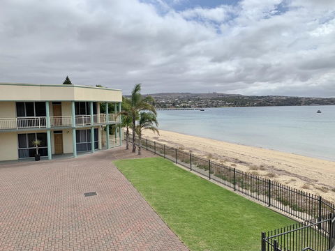 Hilton Beachfront Motel - Sydney 4u 13