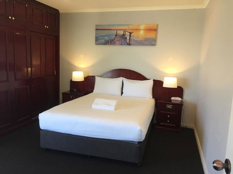 Hilton Beachfront Motel - Sydney 4u 8